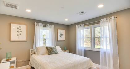 Pet-friendly South Kingstown Home: 5 Mi to Beach!