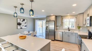 House (5 Bedrooms) | Interior