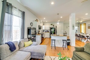 Interior - 3 Mi to Dtwn: Updated Retreat in Indianapolis! (Indianapolis)