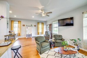 Interior - 3 Mi to Dtwn: Updated Retreat in Indianapolis! (Indianapolis)