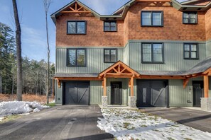 Apartment (4 Bedrooms) | Interior - Spacious Conway Vacation Rental w/ Pool Table (North Conway)