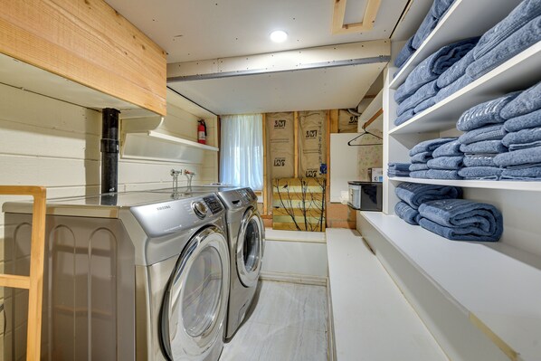 Interior - Stunning Idyllwild Home w/ Private Hot Tub & Decks (Idyllwild)