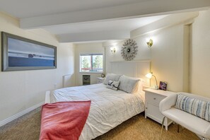 Interior - Stunning Idyllwild Home w/ Private Hot Tub & Decks (Idyllwild)