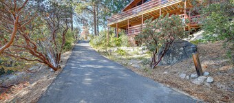 Stunning Idyllwild Home w/ Private Hot Tub & Decks