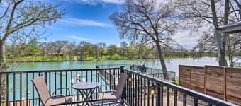 เข้าถึงทะเลสาบ: 'กัวดาลูป ริเวอร์ คอทเทจ' ใน เซกีน