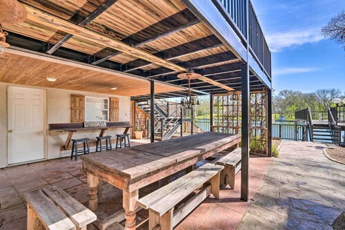 Guadalupe Riverfront Studio w/ Private Balcony