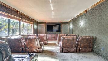 Villa (6 Bedrooms) | Interior