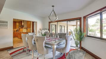 Villa (6 Bedrooms) | Interior