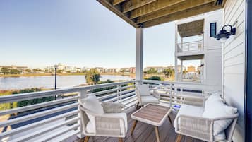 Apartemen (5 Bedrooms) | Bagian depan properti