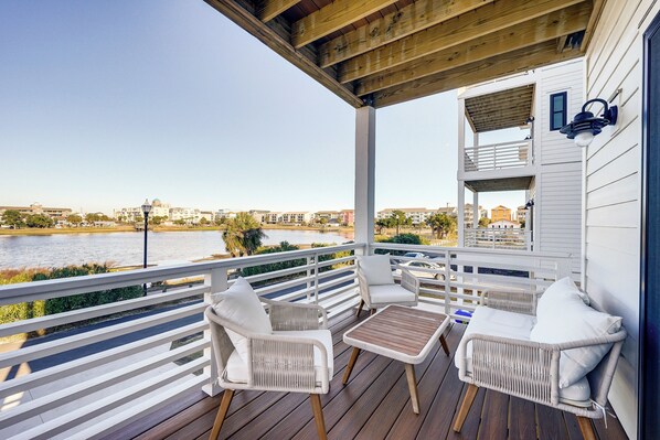 Apartment (5 Bedrooms) | Front of property - Lakefront Carolina Beach Townhome w/ 3 Balconies! (Carolina Beach)
