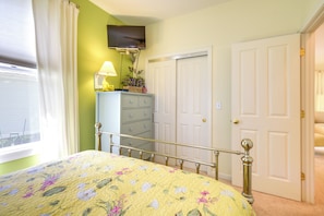 Cottage (1 Bedroom) | Interior - Sunny Wells Cottage - 1 Mi to Moody Beach! (Wells)