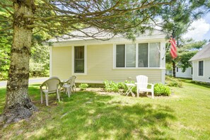 Cottage (1 Bedroom) | Interior - Sunny Wells Cottage - 1 Mi to Moody Beach! (Wells)