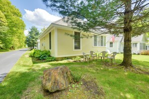 Cottage (1 Bedroom) | Interior - Sunny Wells Cottage - 1 Mi to Moody Beach! (Wells)