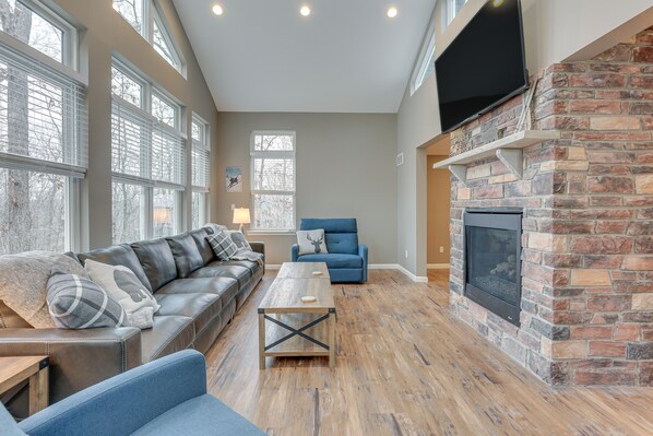 Hus (3 Bedrooms) | Vardagsrum | Eldstad