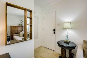 Apartment (0 Bedroom) | Interior