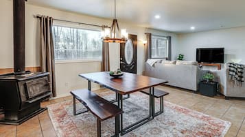 House (3 Bedrooms) | Front of property