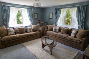 Televisión, biblioteca musical y estéreo 