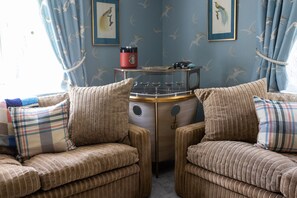 Interior - 1950's styled Bungalow close to Cornwall Coast in quiet surroundings. (Bude)