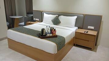 Executive Double or Twin Room | In-room safe, blackout curtains, soundproofing, iron/ironing board