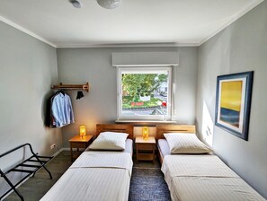 2 bedrooms, iron/ironing board, free WiFi
