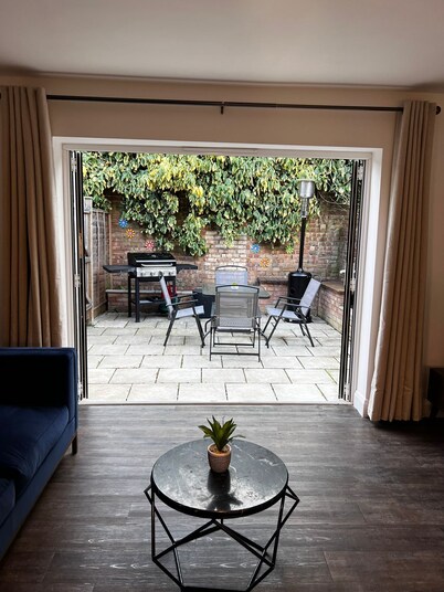 Central flat in Market Street- GF