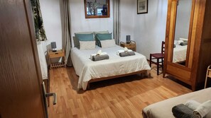 2 bedrooms, iron/ironing board, travel cot, free WiFi