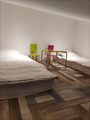 3 bedrooms, free WiFi - Maison Avec Jacuzzi, Proche Plages (Avrillé)