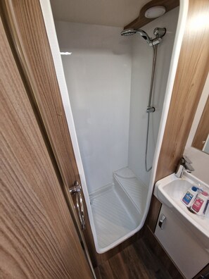 Chalet | Bathroom | Shower, towels - Brand new Touring Caravan Sited all Setup Ready (Holyhead)
