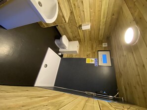 Hytte | Bad | Dusj og håndklær