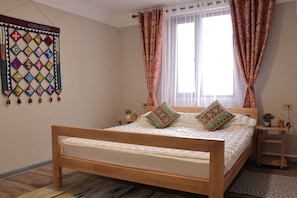 Deluxe Double Room | Iron/ironing board, free WiFi