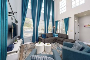 TV, fireplace - Upstay: Stylish 4BR Getaway in Vibrant East Austin (Austin)