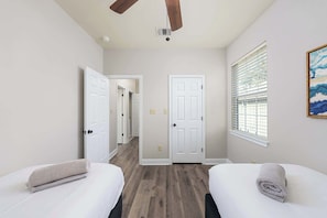 4 Schlafzimmer, Bügeleisen/Bügelbrett, kostenloses WLAN, Bettwäsche