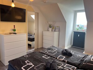 1 habitación, escritorio, tabla de planchar con plancha y wifi gratis