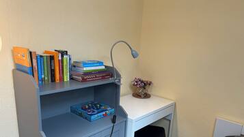 1 bedroom, desk, iron/ironing board, free WiFi