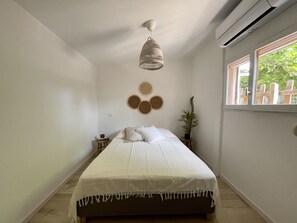 3 slaapkamers, een strijkplank/strijkijzer, gratis wifi, beddengoed