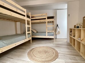 3 bedrooms, iron/ironing board, free WiFi, bed sheets