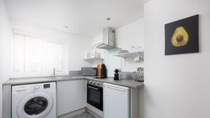 Unclassified image, 4 of 12, button - Central Plymouth 2Bed Apartment-Sleeps 4 (Plymouth)