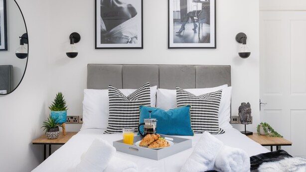 Unclassified image, 1 of 12, button - Central Plymouth 2Bed Apartment-Sleeps 4 (Plymouth)