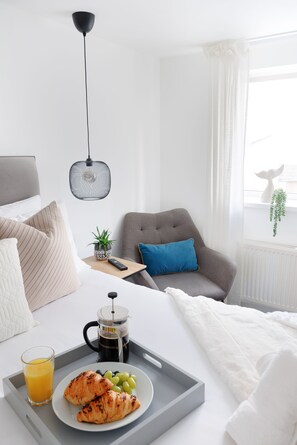 Comfort Apartment, 2 Bedrooms, Non Smoking | 2 bedrooms, hypo-allergenic bedding, laptop workspace - Central Plymouth 2Bed Apartment-Sleeps 4 (Plymouth)