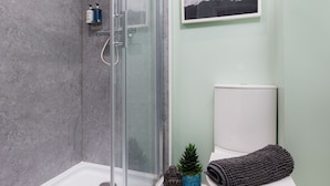 Unclassified image, 3 of 12, button - Central Plymouth 2Bed Apartment-Sleeps 4 (Plymouth)