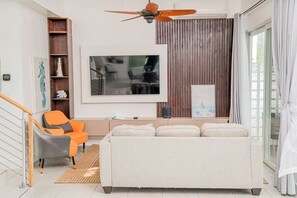 Smart TV, offices - Luxe Private Pool Villa, Golf Course View, BBQ (Grace Bay)