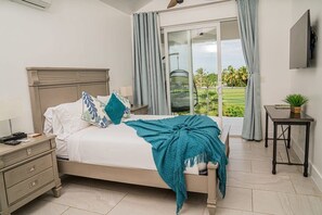 2 habitaciones, caja de seguridad en la habitación y escritorio 