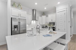 Fridge, microwave, oven, stovetop - Holiday Availability! 2 Community Swimming Pools! Golf Cart! 3 Adult Bikes! (Watersound)