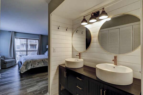 2 chambres, fer et planche à repasser, accès Internet, draps fournis