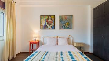 2 Schlafzimmer, BĂŒgeleisen/BĂŒgelbrett, Internetzugang, BettwĂ€sche
