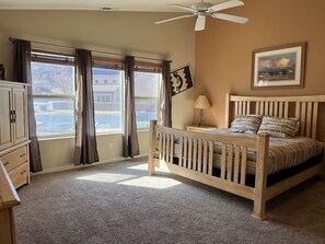 3 bedrooms, iron/ironing board, free WiFi, bed sheets - A2 EV Charger, Views, Garage, Shared Pool & Hot Tub (Moab)