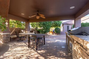 تناول الطعام بالخارج