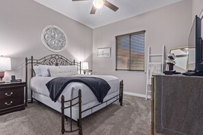 4 عدّة غرف نوم ومكواة/لوح كي وواي فاي وملاءات أسرّة