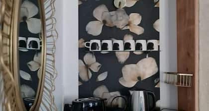 Maison entiĂšre Adam & Eve, vue superbe sur AUTUN, extĂ©rieur, poĂȘle Ă bois.8 pers