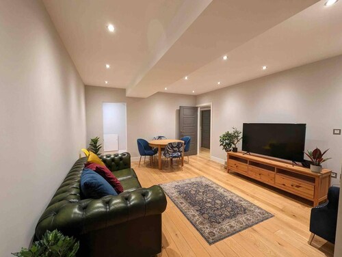 Elegant Central 2-bed Apartment in Brentwood
